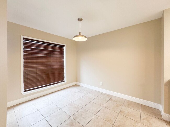 Building Photo - 3843