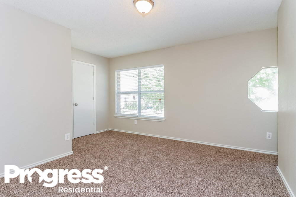 Building Photo - 3156 Pine Valley Dr