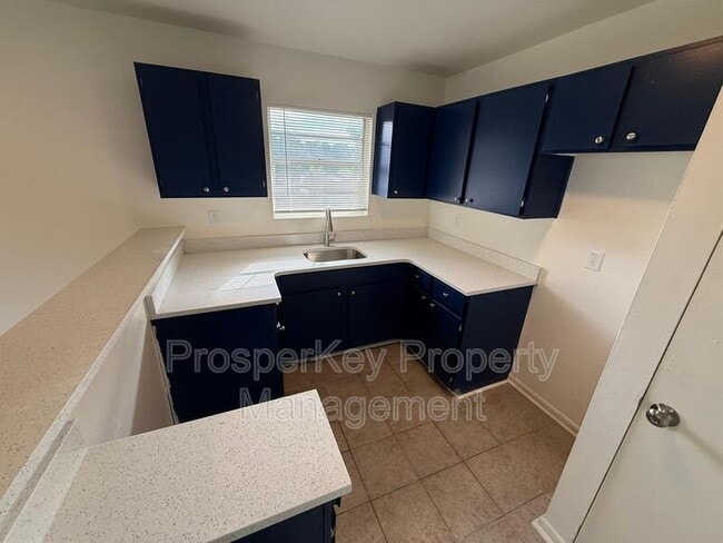 Building Photo - 4009 Ester Dr SW