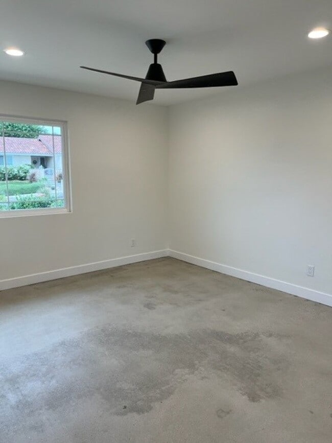 Building Photo - 3276 Valarie Ave