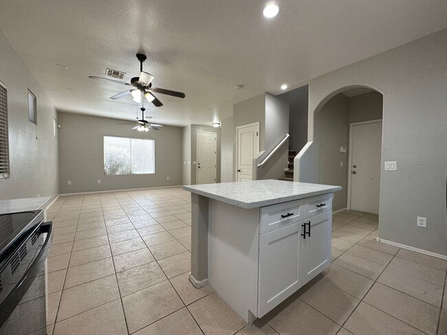 Building Photo - 3 Bedroom 2.5 bathroom beautiful house for...