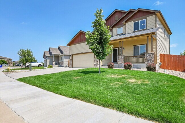 Building Photo - $2,650 - 4 Bed, 2.5 Bath Home with Fenced ...