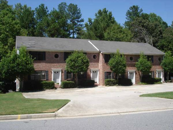Building Photo - 2645 Parkside Way