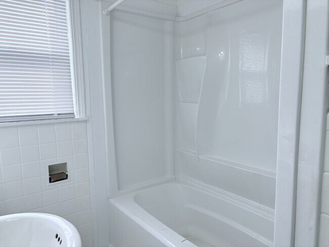 Building Photo - Two bedroom house in N. OKC