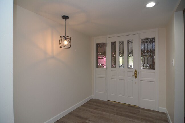 Building Photo - Well Maintained 3 Bedroom 2 Bath Home! Located in a Desirable North Tucson Location! Short Term R...