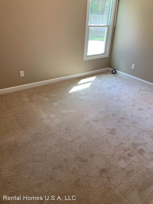 Building Photo - 3 br, 2 bath House - 1877 Tolstoy Drive