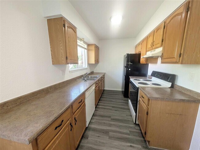 Building Photo - 407 Lotus Ave