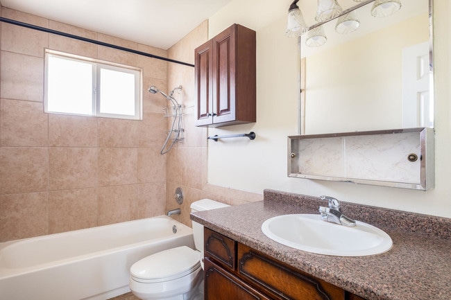 Building Photo - 607 N 16th St