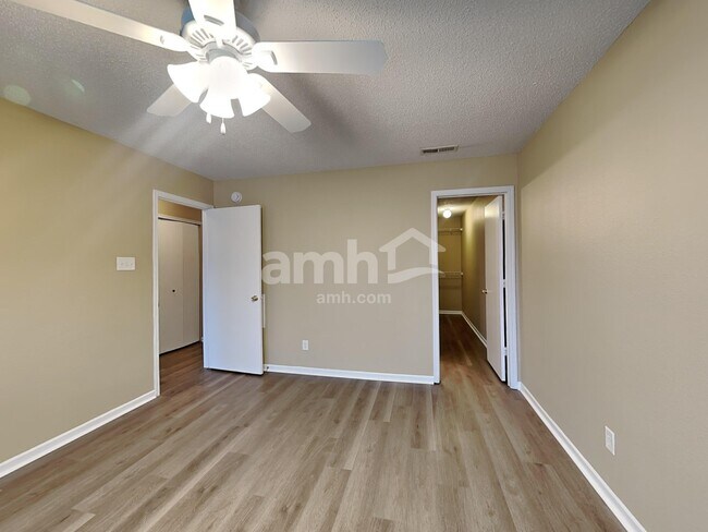 Building Photo - 1760 Blackmore Dr