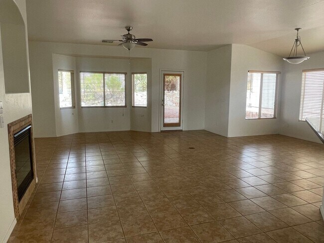 Building Photo - Occupied Do not disturb Tenant - 2 Bedroom...