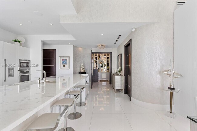 Building Photo - 900 Brickell Key Blvd