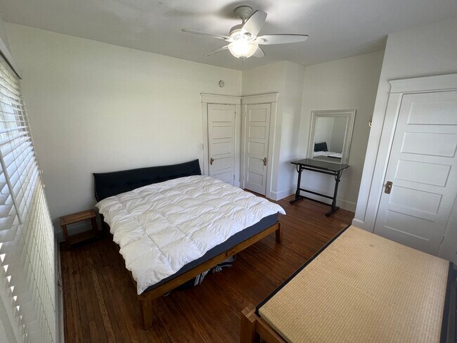 bedroom - 105 S El Molino Ave