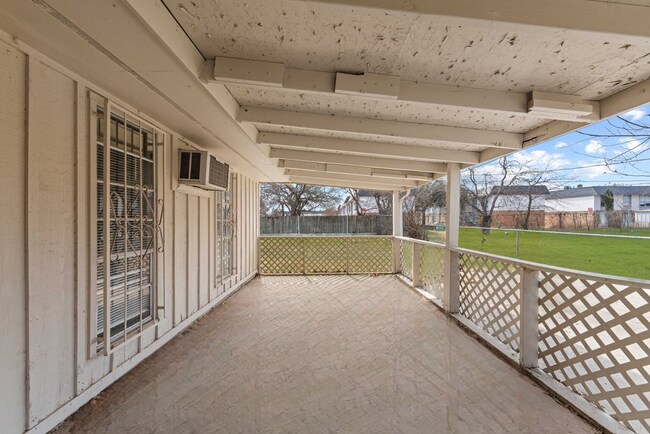 Building Photo - 4402 Seabreeze Dr