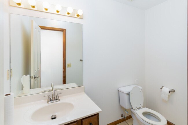 Building Photo - Fantastic Location! Close to MKT & Twin Lakes! 3BR/2.5BA/2000sqft., 2-Car Garage, Large Fenced Ya...