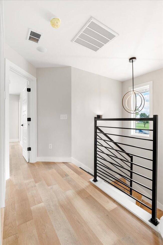 Building Photo - 145 Crooked Creek Dr