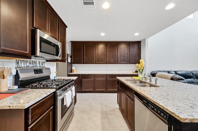 Building Photo - 8007 Carillon Way