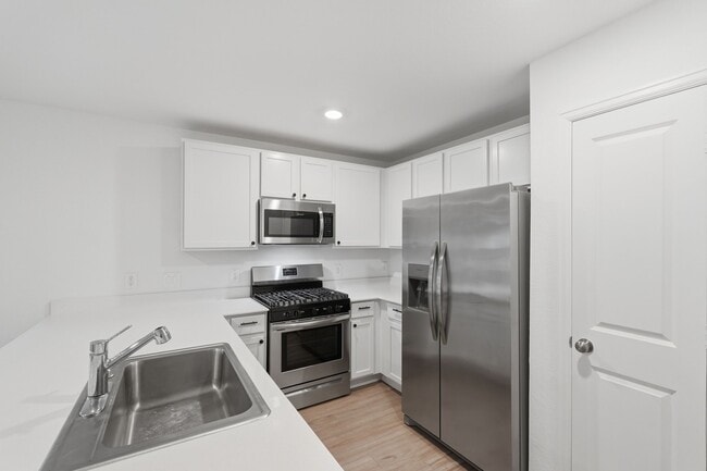 Building Photo - 235 River Grv Ct