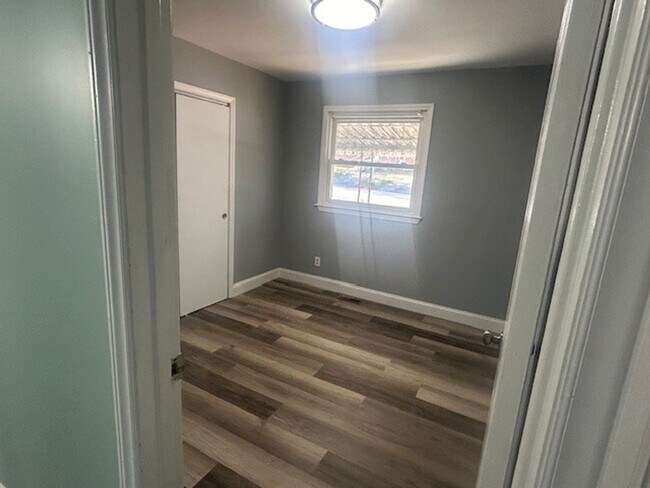 Building Photo - Coming soon!! 3 Bedroom 1 Bath