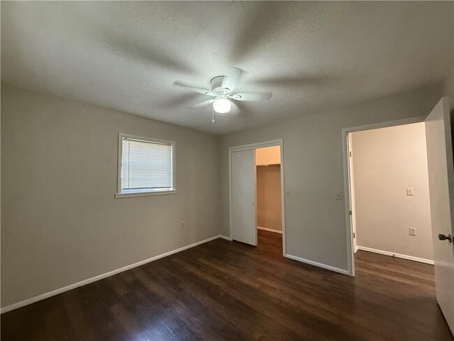 Building Photo - 209 Russell Dr