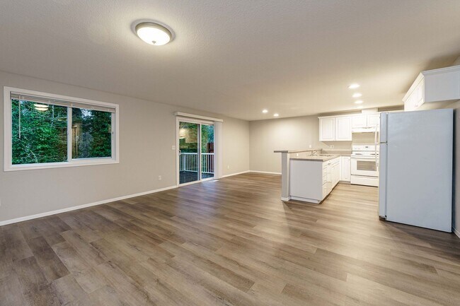 Building Photo - Recently Updated 3 Bedroom 2.5 Bath Duplex - Located in Convenient Hazel Dell Neighborhood