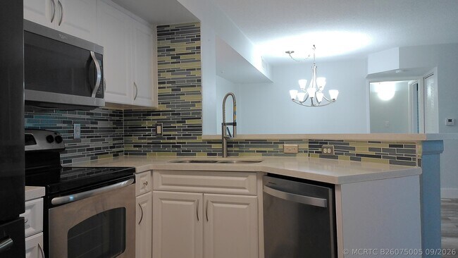 Building Photo - 1000 Scotia Dr