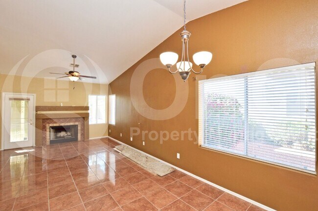 Building Photo - 598 S Neely St