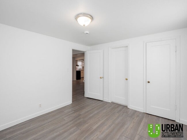 Building Photo - Hard-to-Find 2 Bed Home with HUGE Fenced Yard