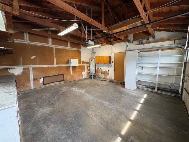 Building Photo - Corner lot home near Shopping Center Available Now!