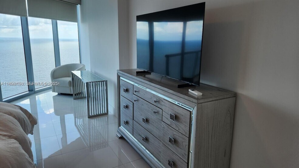 Building Photo - 17001 Collins Ave