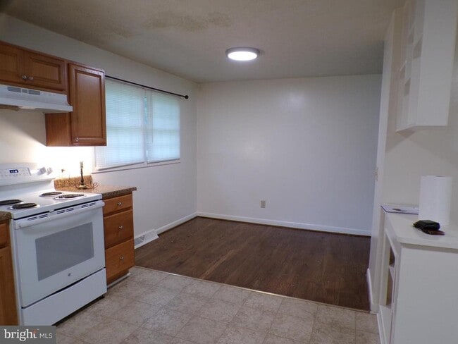 Building Photo - 111 Walnut Dr