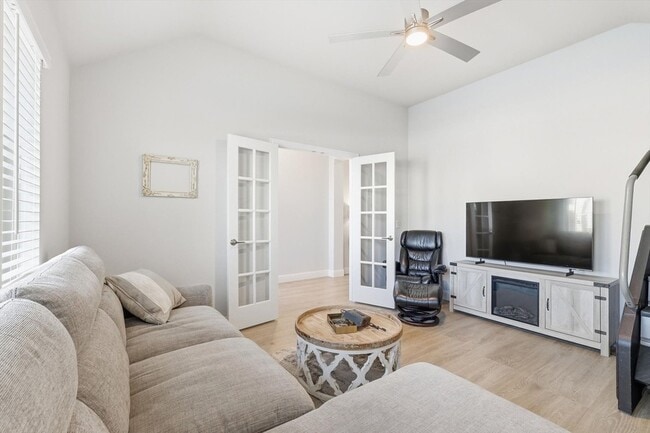 Building Photo - 1125 Cardinal Dr