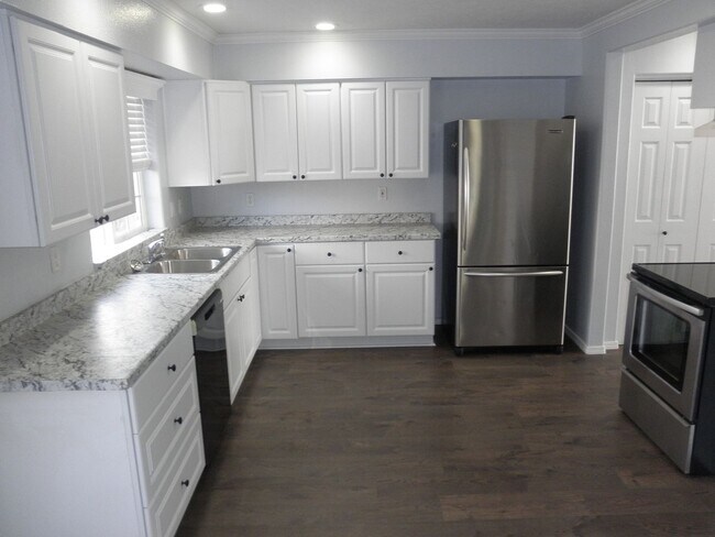 Building Photo - Updated