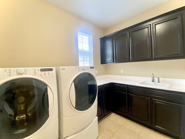 Building Photo - Dazzling 5-bedroom home in Fremont – Ardenwood Neighborhood!