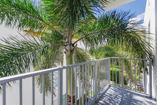 Building Photo - 2130 Van Buren St