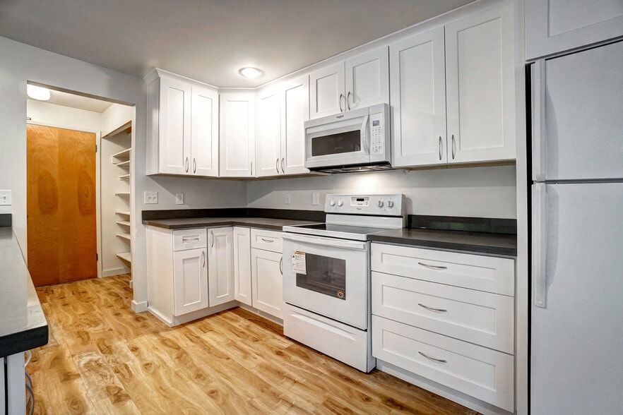 Building Photo - 26 6th St S