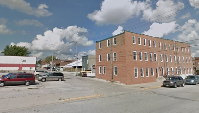 Building Photo - 146 S Broadway Ave