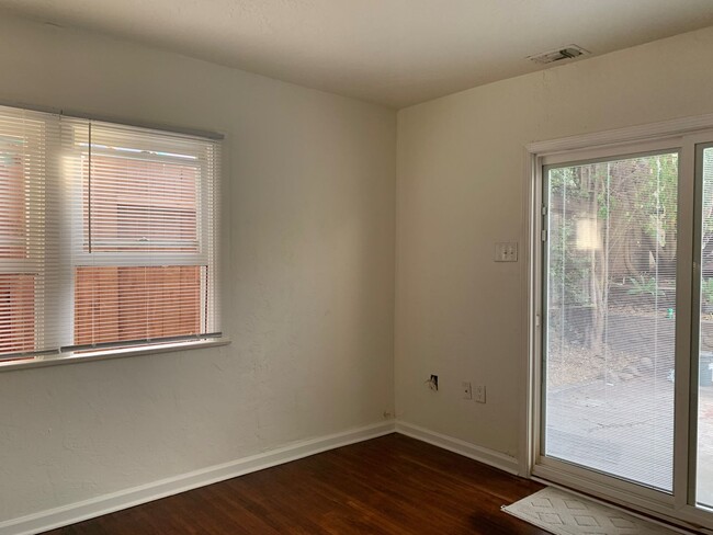 Building Photo - Charming Santa Paula Home