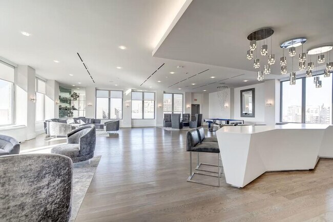 Building Photo - 1600 S Eads St