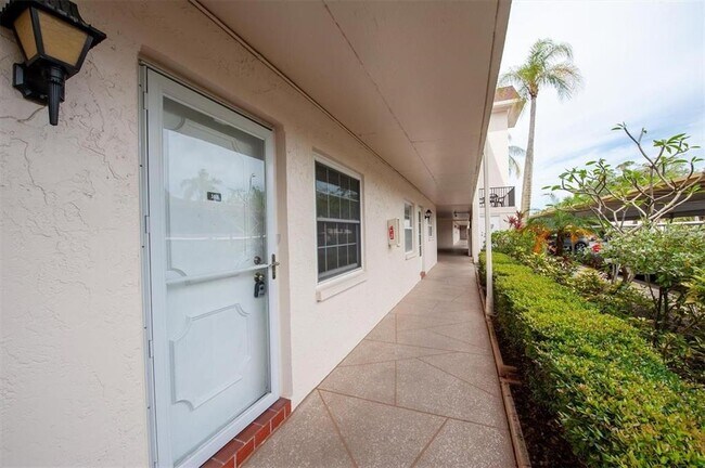 Building Photo - 845 Maple Ct