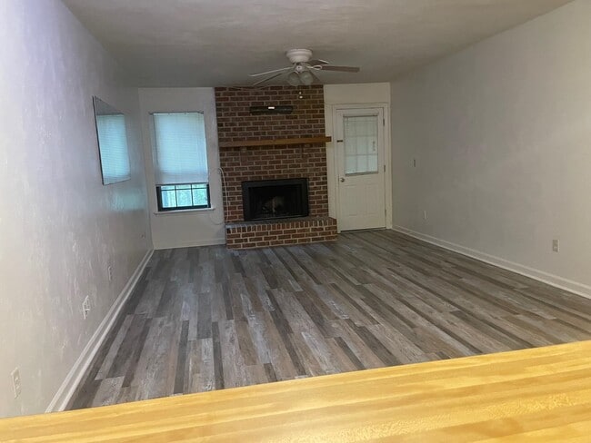 Building Photo - 1873 Larette Dr