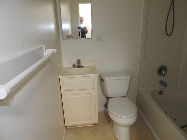 Building Photo - Lovely 3bed 2 bat