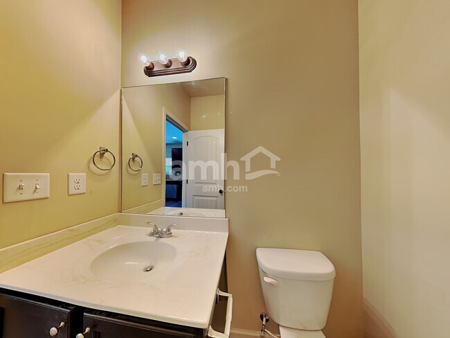 Building Photo - 160 Summit Point Dr