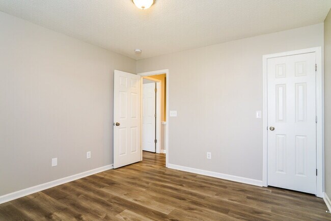 Building Photo - 8145 Wesley Farm Dr