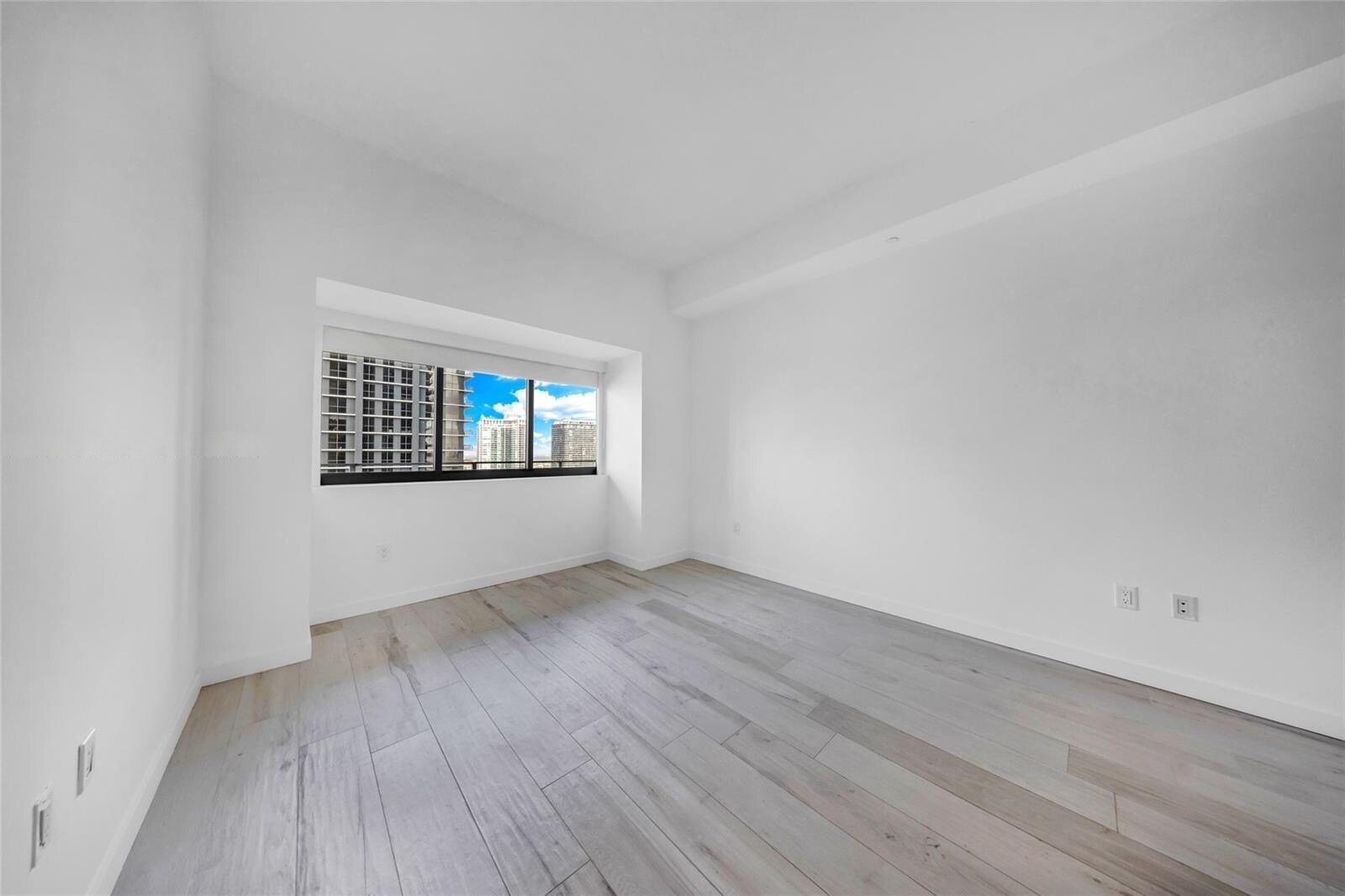Building Photo - 480 NE 31st St