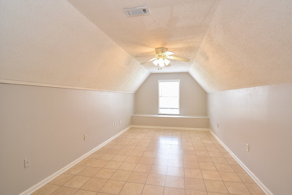 Building Photo - 10746 Pecan View Dr