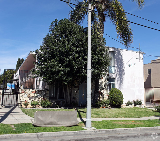 Building Photo - 18315 Malden St