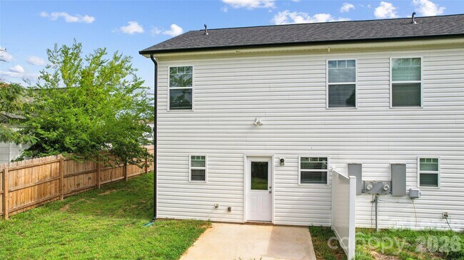 Building Photo - 816 Fairview St