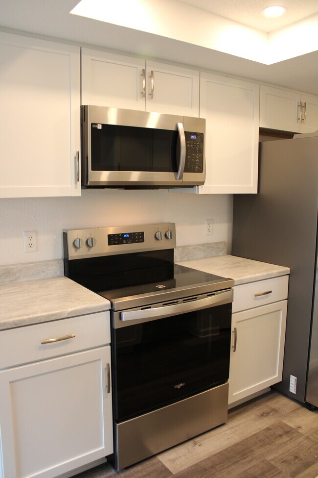 Building Photo - 6135 Sawmill Woods Dr