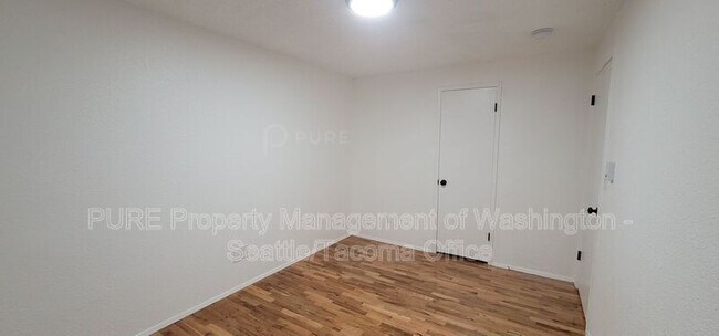 Building Photo - 920 S 68th St