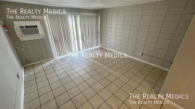 Building Photo - 1010 N Fiske Blvd